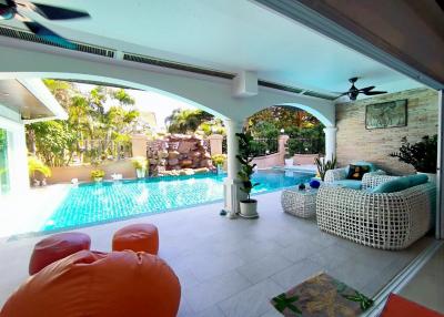 Luxury Pool Villa For Sale At Jomtien Park Villa