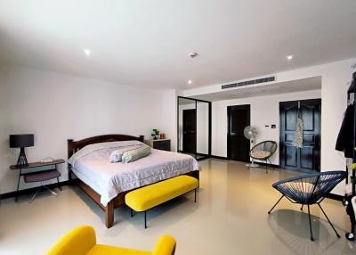 Modern 2 Bedrooms Condo For Sale in Pratumnak Hill