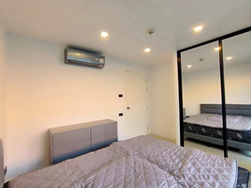 3 Bedrooms Condo For Sale in Pratumnak Hill