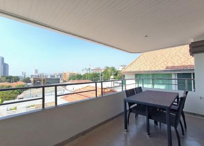 3 Bedrooms Condo For Sale in Pratumnak Hill