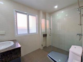 3 Bedrooms Condo For Sale in Pratumnak Hill