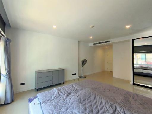 3 Bedrooms Condo For Sale in Pratumnak Hill