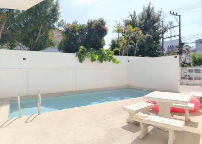 Modern Pool Villa for Rent !!