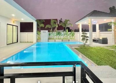 3 Beds 4 Baths 300 SQ.M. Luxury Pool Villa in East Pattaya