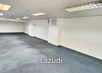 Office/Retail space for rent in Huaykwang