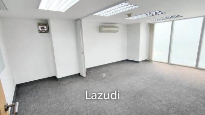 Office/Retail space for rent in Huaykwang
