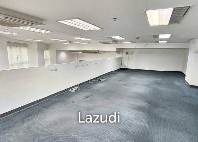 Office/Retail space for rent in Huaykwang