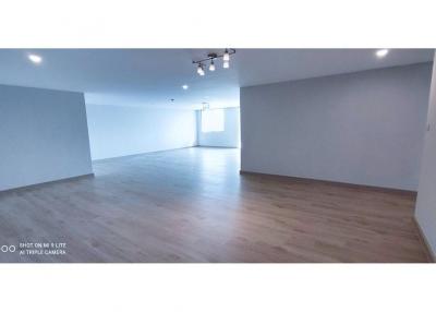 3 bedrooms for rent BTS Ekkamai - 920071001-12578