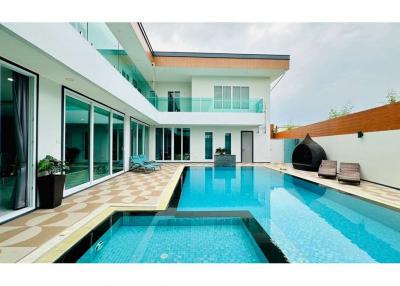 660 Sqm., 8 Beds, 9 Baths House listed for ฿ 200,000./Month