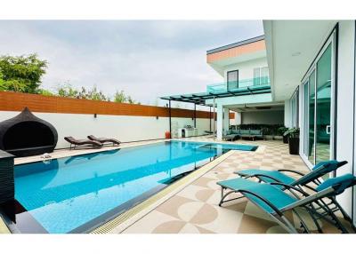 660 Sqm., 8 Beds, 9 Baths Townhouse listed for ฿ 200,000./Month