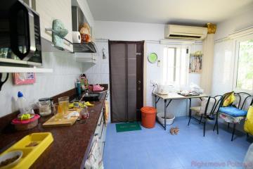 4 Bed House For Sale In North Pattaya - Not In A Village
