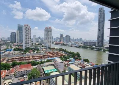 Studio Condo at Chapter Charoennakhon–riverside near BTS Krung Thon Buri