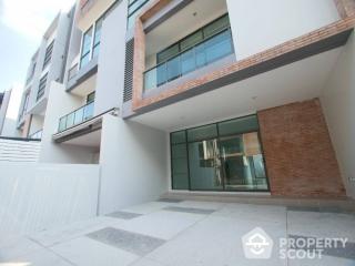 4-BR Townhouse at Siri Square Charoenkrung 80 in Bang Kho Laem