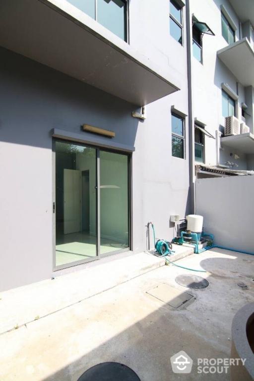 4-BR Townhouse at Siri Square Charoenkrung 80 in Bang Kho Laem