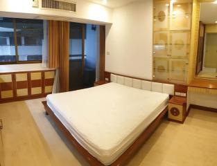 Supalai Place 3 bedroom condo for rent