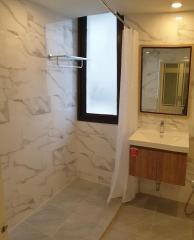 Supalai Place 3 bedroom condo for rent