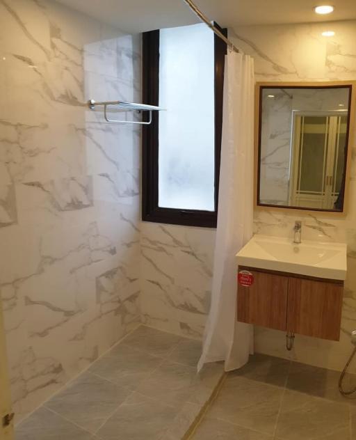 Supalai Place 3 bedroom condo for rent