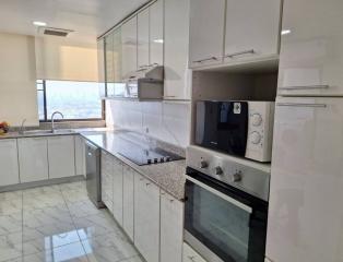 Ruamsuk Condominium  Spacious 3 Bedroom Property in Phrom Phong