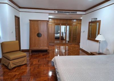 Ruamsuk Condominium  Spacious 3 Bedroom Property in Phrom Phong