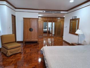 Ruamsuk Condominium  Spacious 3 Bedroom Property in Phrom Phong