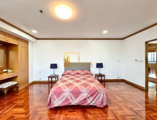 Ruamsuk Condominium  Spacious 3 Bedroom Property in Phrom Phong