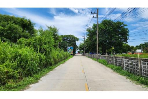 2,922 Sqm. Land listed for ฿ 32,868,000.
