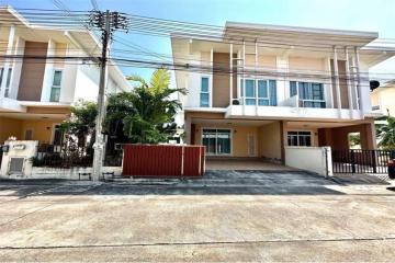 Semi-detached house for sale, good location in the heart of Sriracha, can enter and exit on many routes. With furniture - 92001013-256