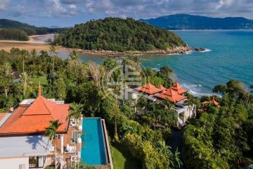 3 bedrooms Stunning Sea View  Luxury Villa  in Layan Beach