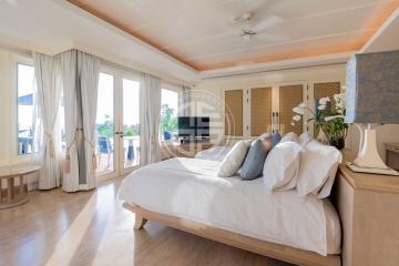 3 bedrooms Stunning Sea View  Luxury Villa  in Layan Beach