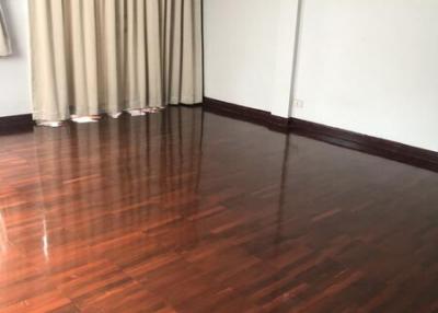 For Rent Bangkok Town House Sukhumvit BTS Phra Khanong Watthana