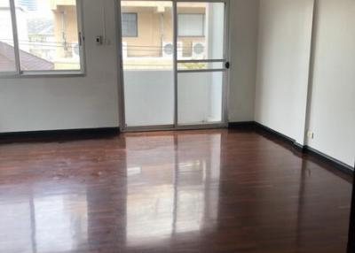 For Rent Bangkok Town House Sukhumvit BTS Phra Khanong Watthana