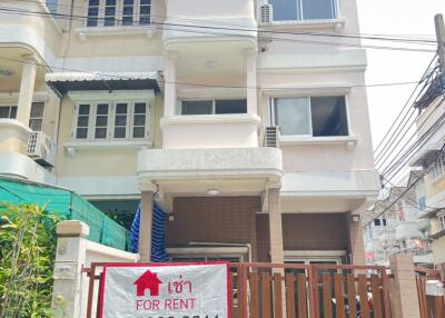 For Rent Bangkok Town House Sukhumvit BTS Phra Khanong Watthana
