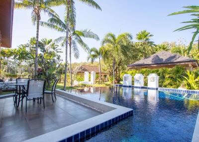 Golf Paradise: Exceptional Property with Pool, Garden, and Spacious Living