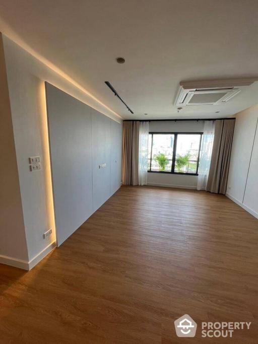 2-BR Condo at Baan Ploenchit near BTS Nana