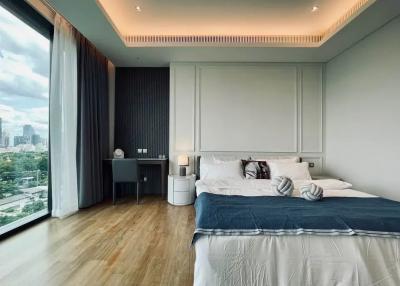 Sindhorn Tonson 1 bedroom luxury condo for sale