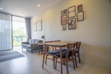 Bright and modern living room with dining area and balcony access