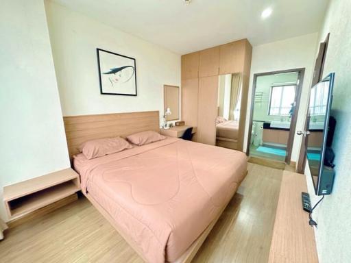 Cozy bedroom with en-suite bathroom and modern amenities