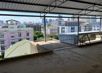 Spacious unfurnished terrace with city view