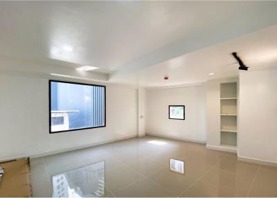 Newly Renovated 1BR in President Park Sukhumvit 24 - Spacious & Pet Friendly