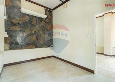 164 Sqm., 4 Beds House listed for ฿ 4,500,000.