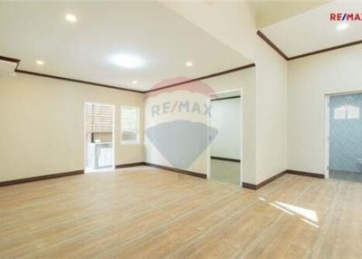 164 Sqm., 4 Beds House listed for ฿ 4,500,000.