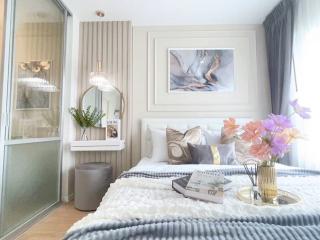 Cozy and Stylish Bedroom with Modern Decor