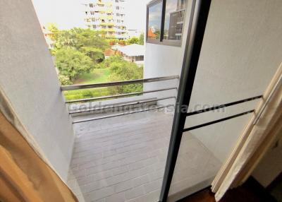 3-Bedrooms corner unit with balcony - Phaholyothin (Ari BTS)