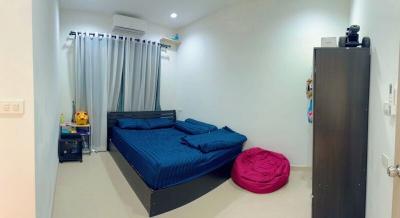 Modern bedroom with king-size bed and air conditioning