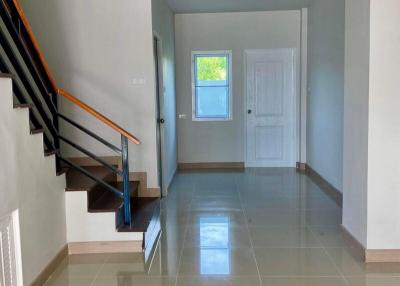 Spacious and bright entrance hall with staircase and ceramic flooring