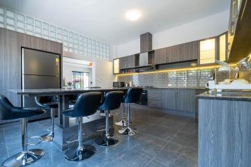 Modern kitchen with breakfast bar and integrated appliances