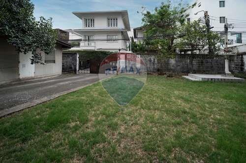 143 Sqm. Land listed for ฿ 69,300,000.