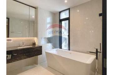 180 Sqm., 2 Beds, 2 Baths Condo listed for ฿ 43,950,000.