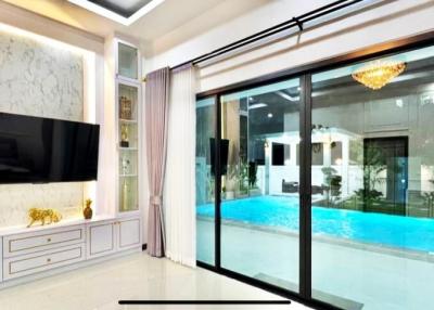 Single pool villa in East Pattaya for sale