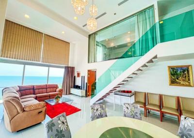 Duplex-Penthouse with 5 bedrooms in Wongamat area